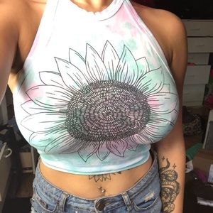 tie dye sunflower top🌻